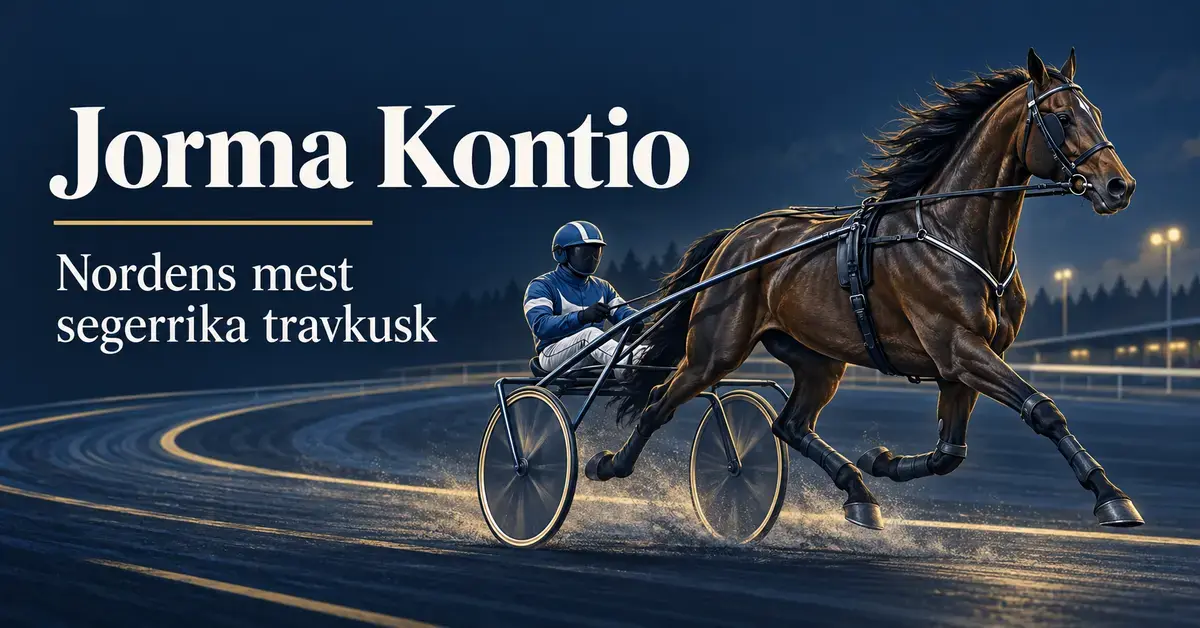 Illustration av en travhäst med sulky och en fiktiv kusk på en travbana, med texten ”Jorma Kontio – Nordens mest segerrika travkusk”.